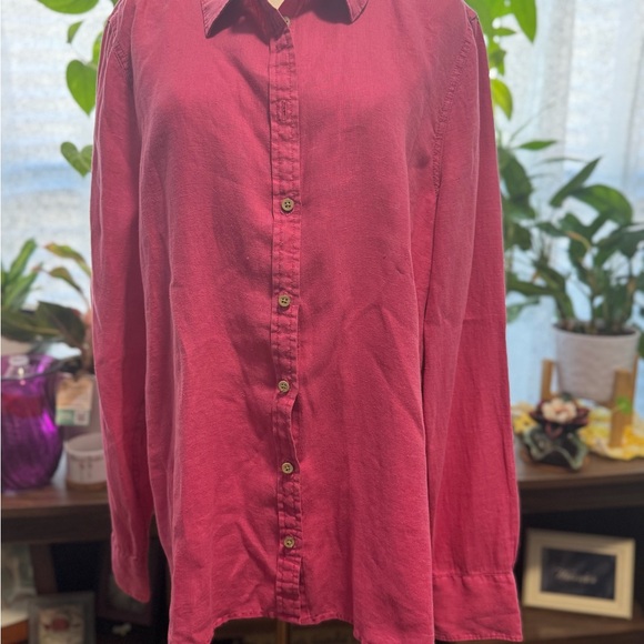 Faherty Women's Vibrant Pink Button-Down Shirt - Picture 2 of 10